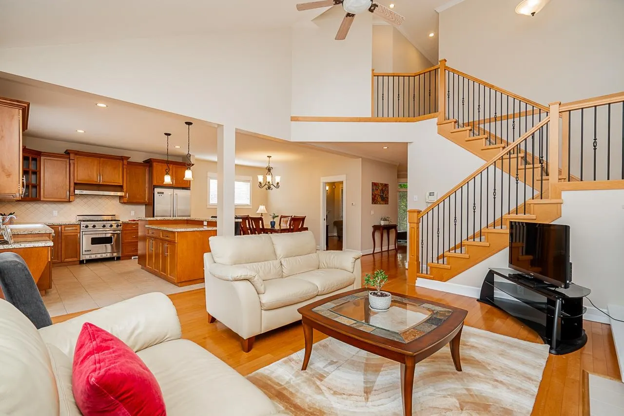 6028 Dunsmuir Crescent