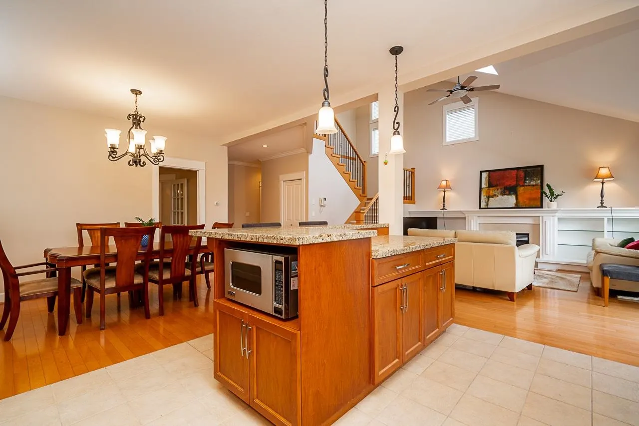 6028 Dunsmuir Crescent