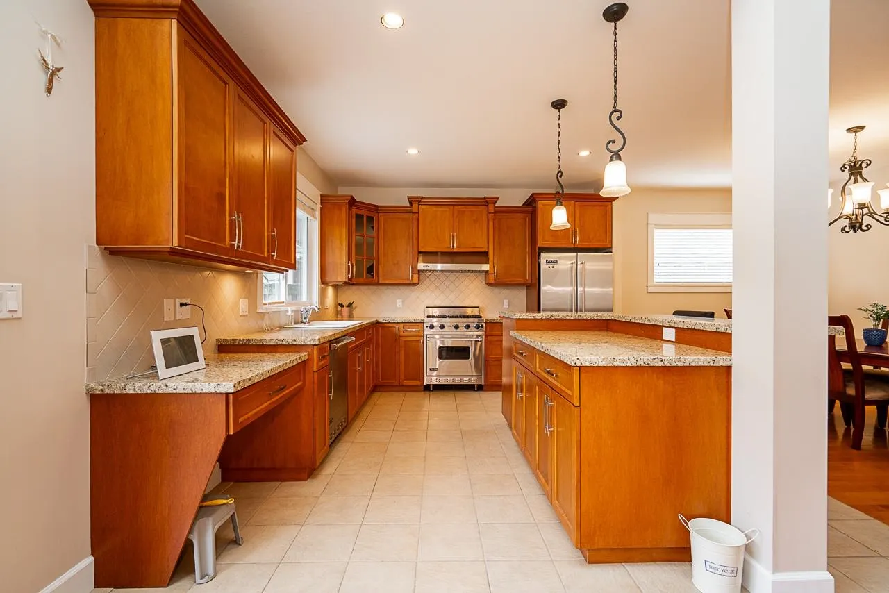 6028 Dunsmuir Crescent