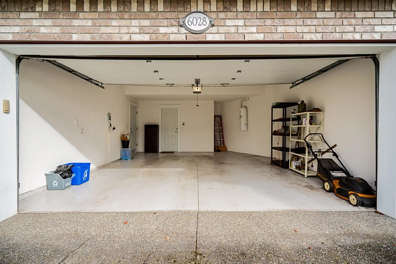 6028 Dunsmuir Crescent