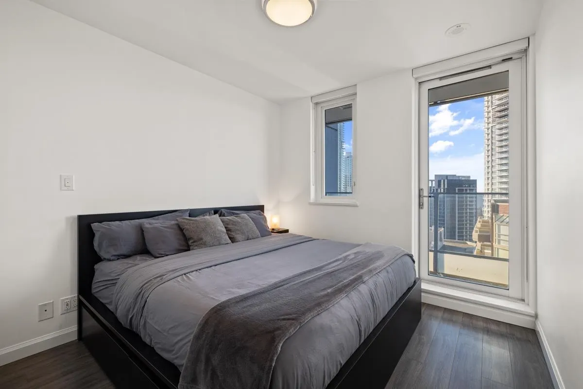 2101 520 Como Lake Avenue