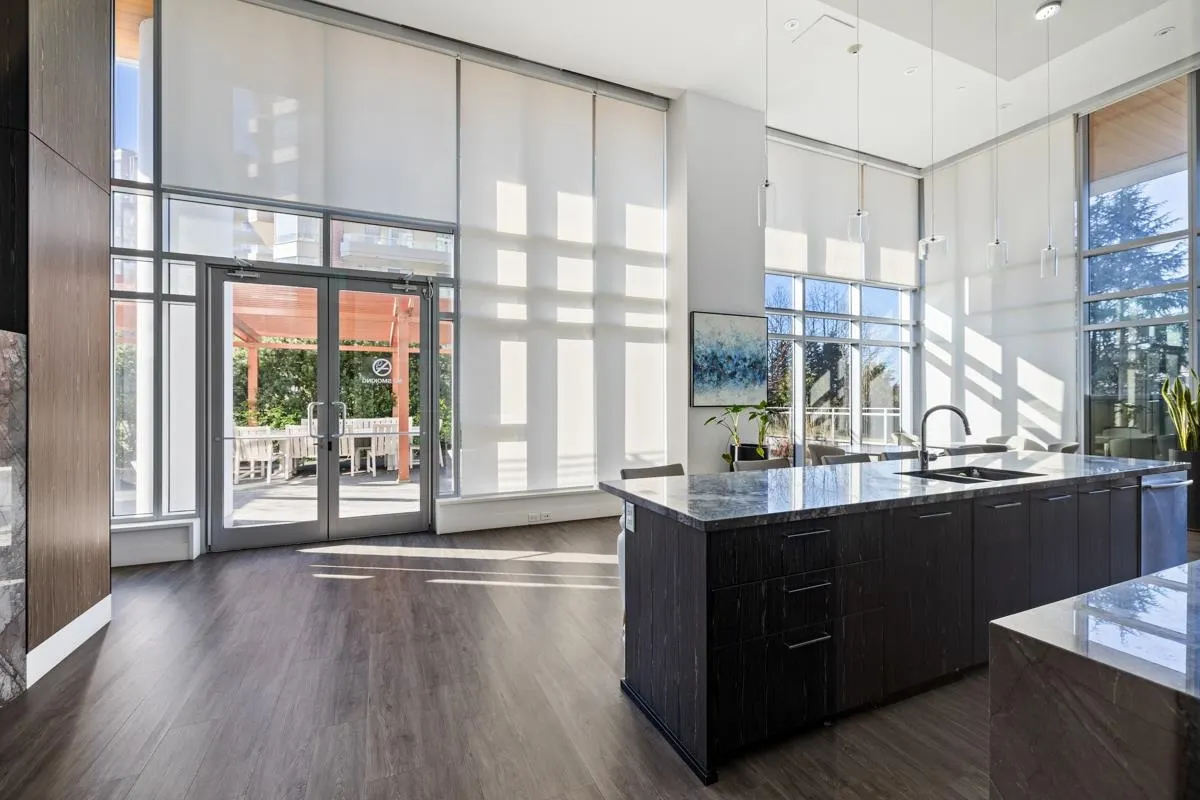 2101 520 Como Lake Avenue