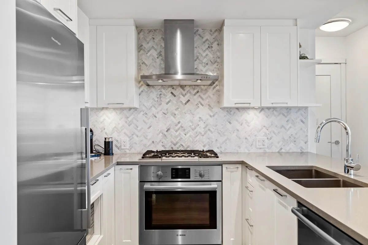 2101 520 Como Lake Avenue