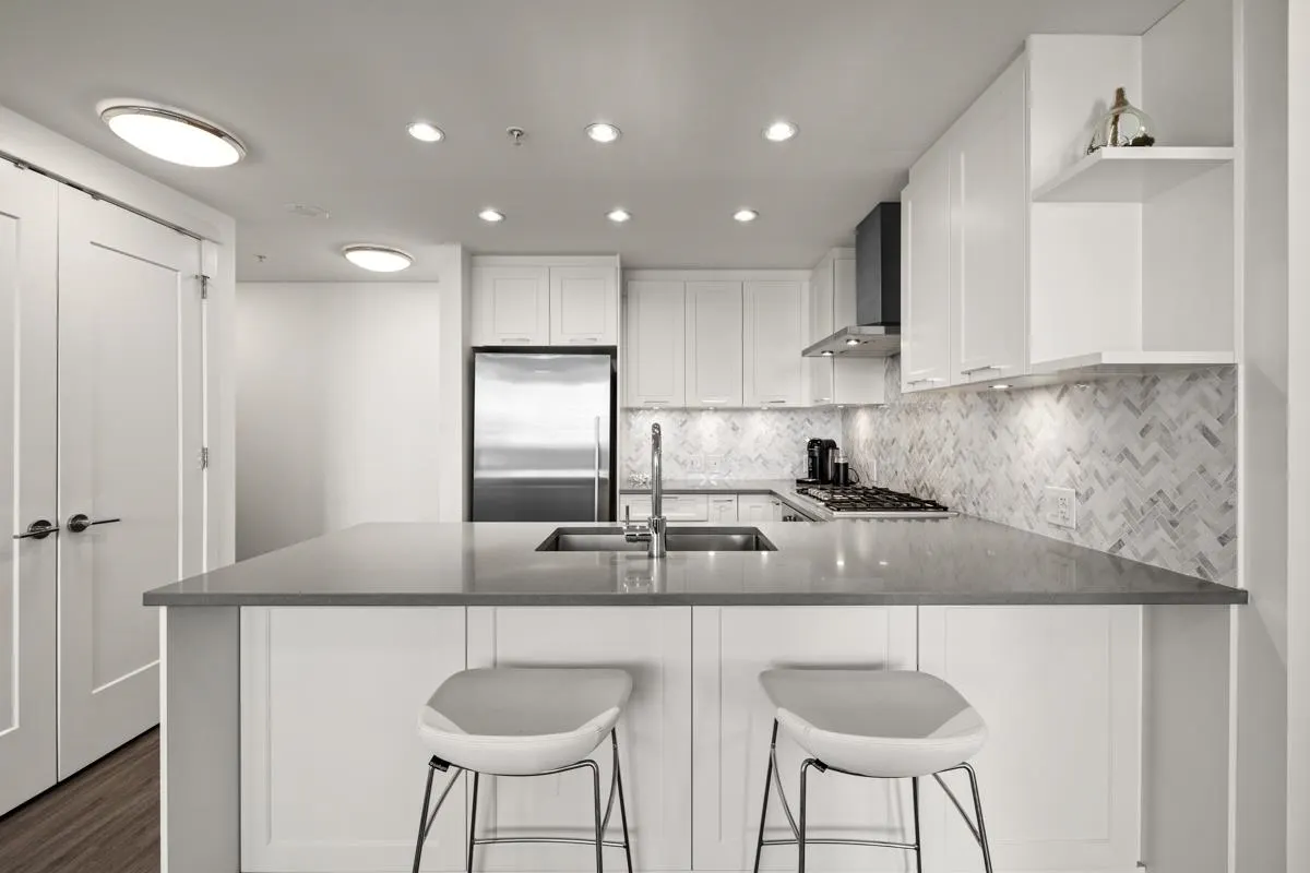 2101 520 Como Lake Avenue