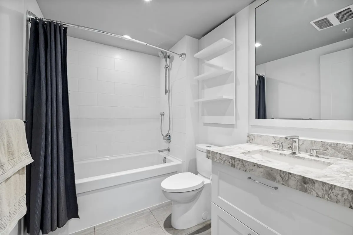 2101 520 Como Lake Avenue