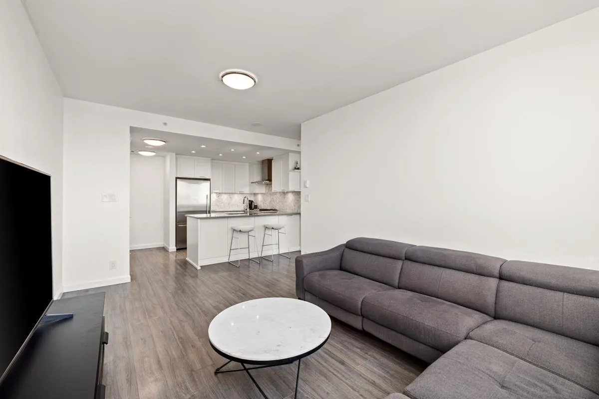 2101 520 Como Lake Avenue