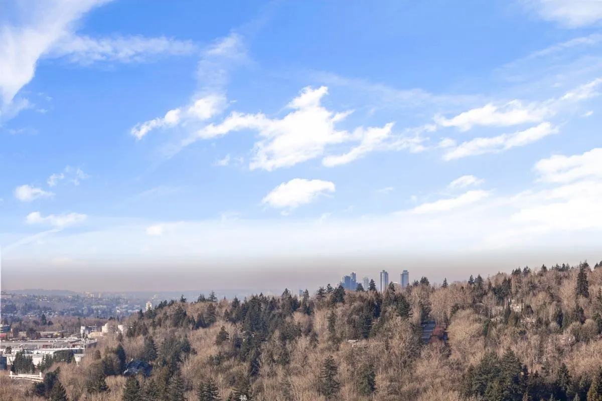 2101 520 Como Lake Avenue