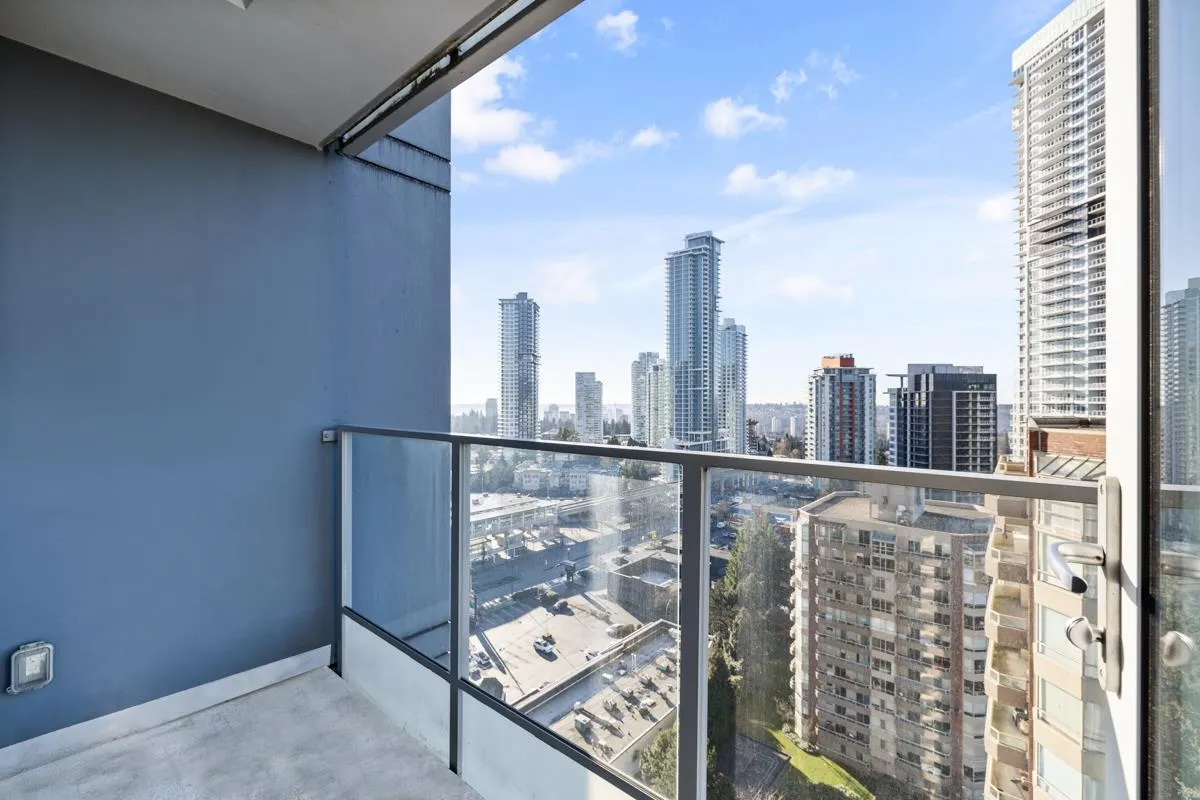 2101 520 Como Lake Avenue