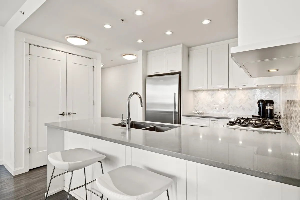 2101 520 Como Lake Avenue