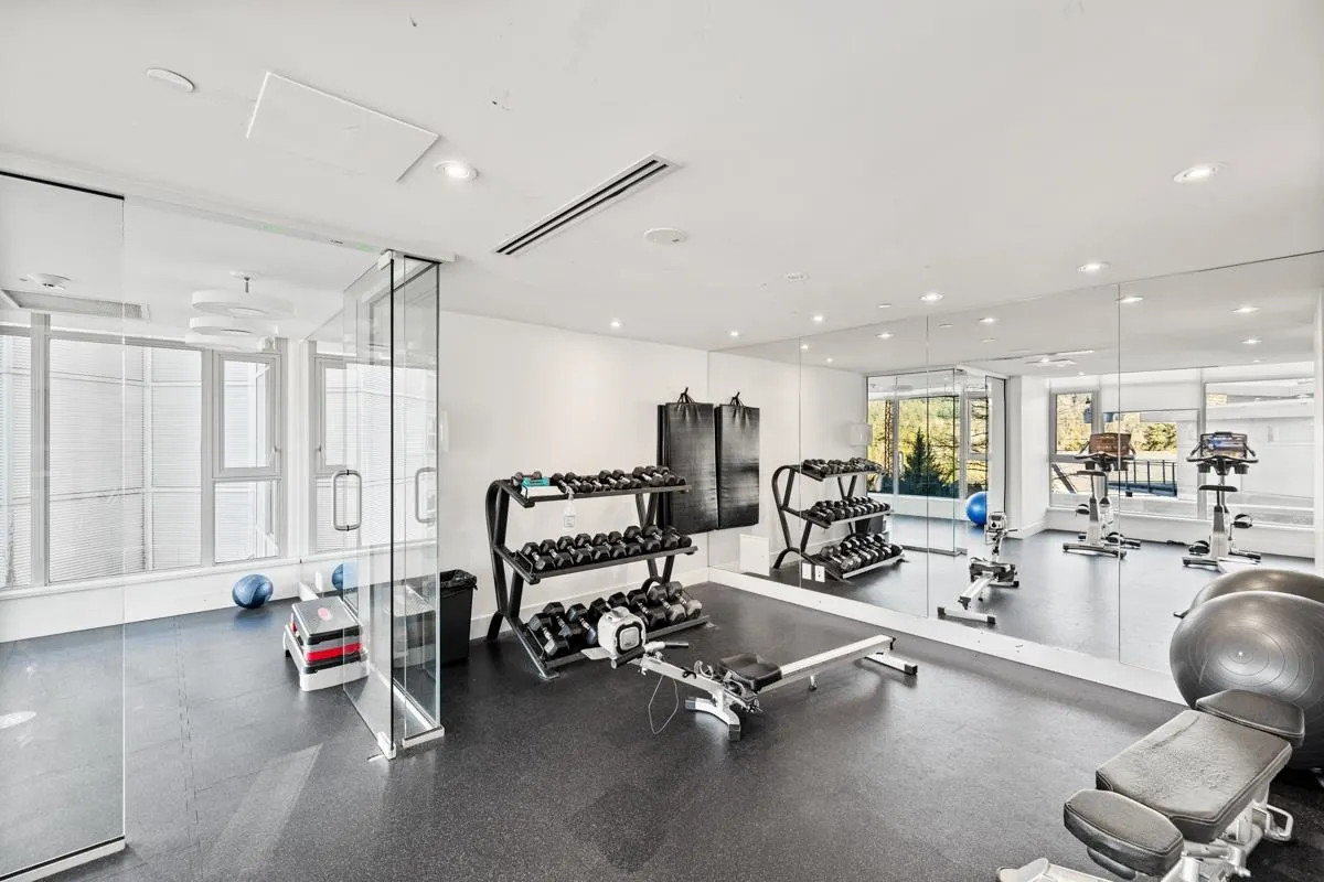 2101 520 Como Lake Avenue