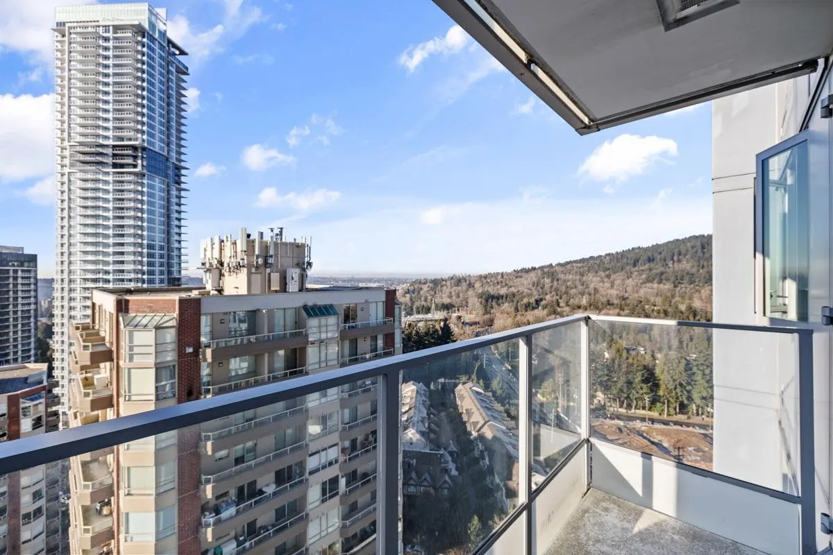 2101 520 Como Lake Avenue