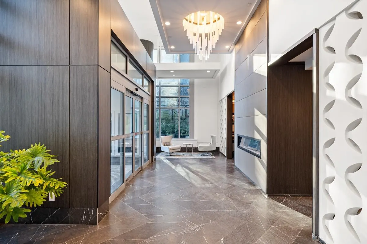 2101 520 Como Lake Avenue