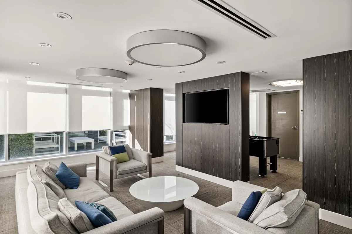 2101 520 Como Lake Avenue