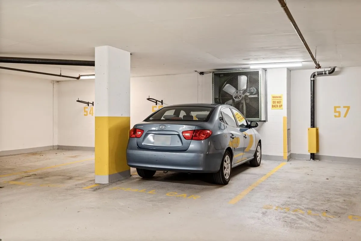 2101 520 Como Lake Avenue