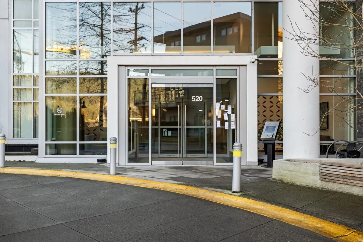 2101 520 Como Lake Avenue