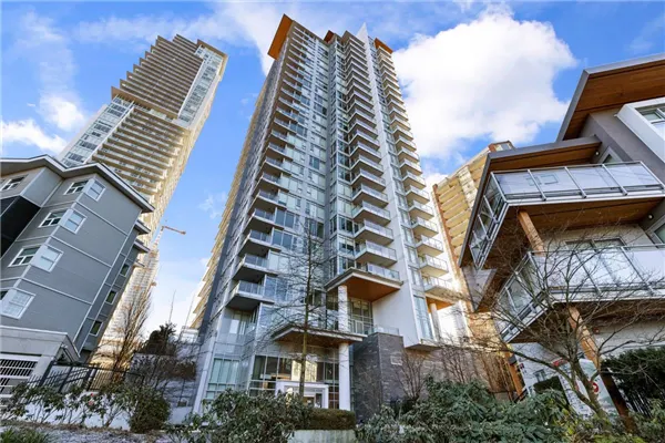 2101 520 Como Lake Avenue