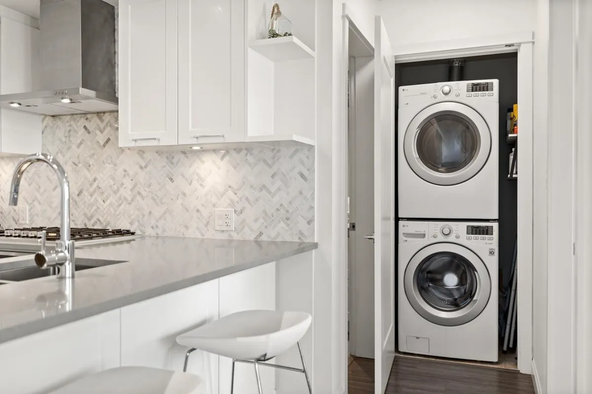 2101 520 Como Lake Avenue