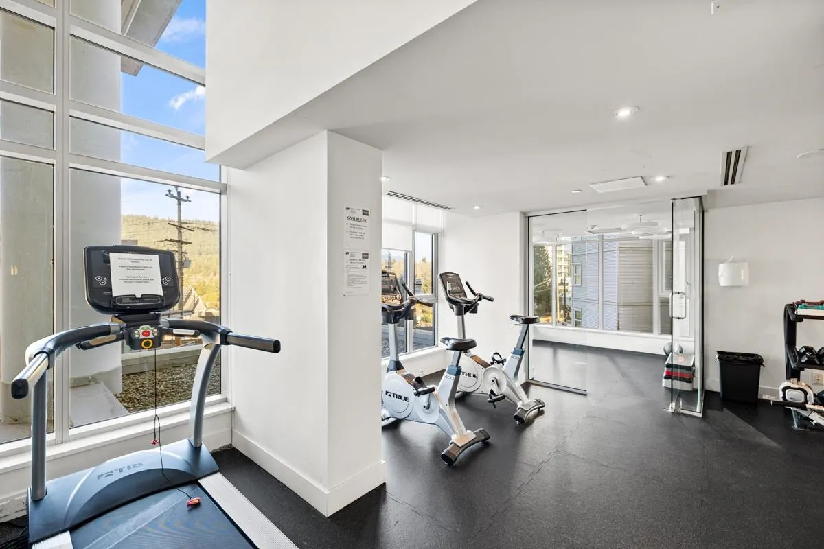 2101 520 Como Lake Avenue