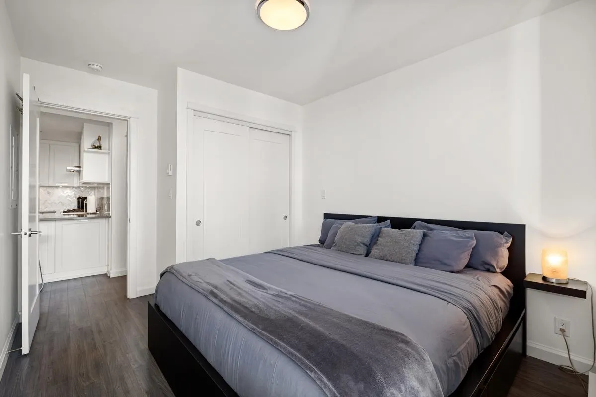 2101 520 Como Lake Avenue