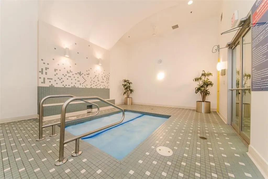 2102 1225 Richards Street