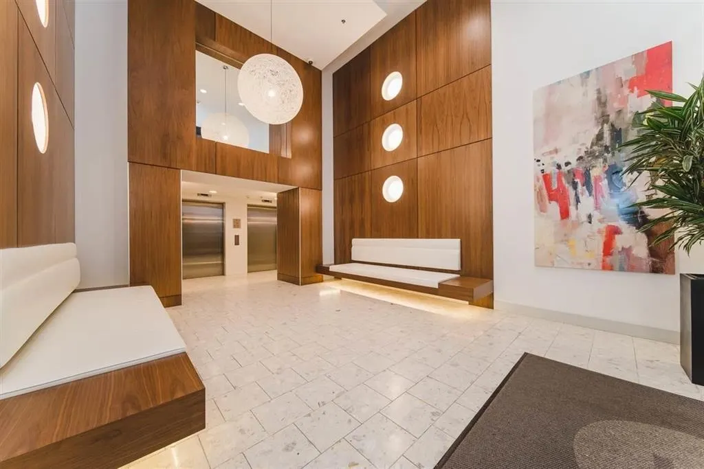 2102 1225 Richards Street