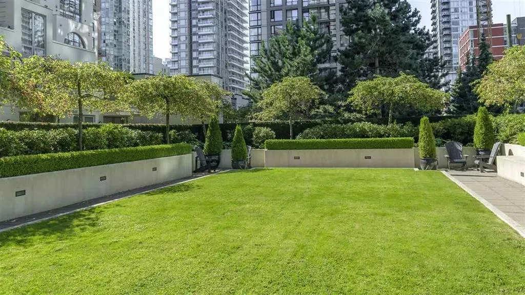 2102 1225 Richards Street