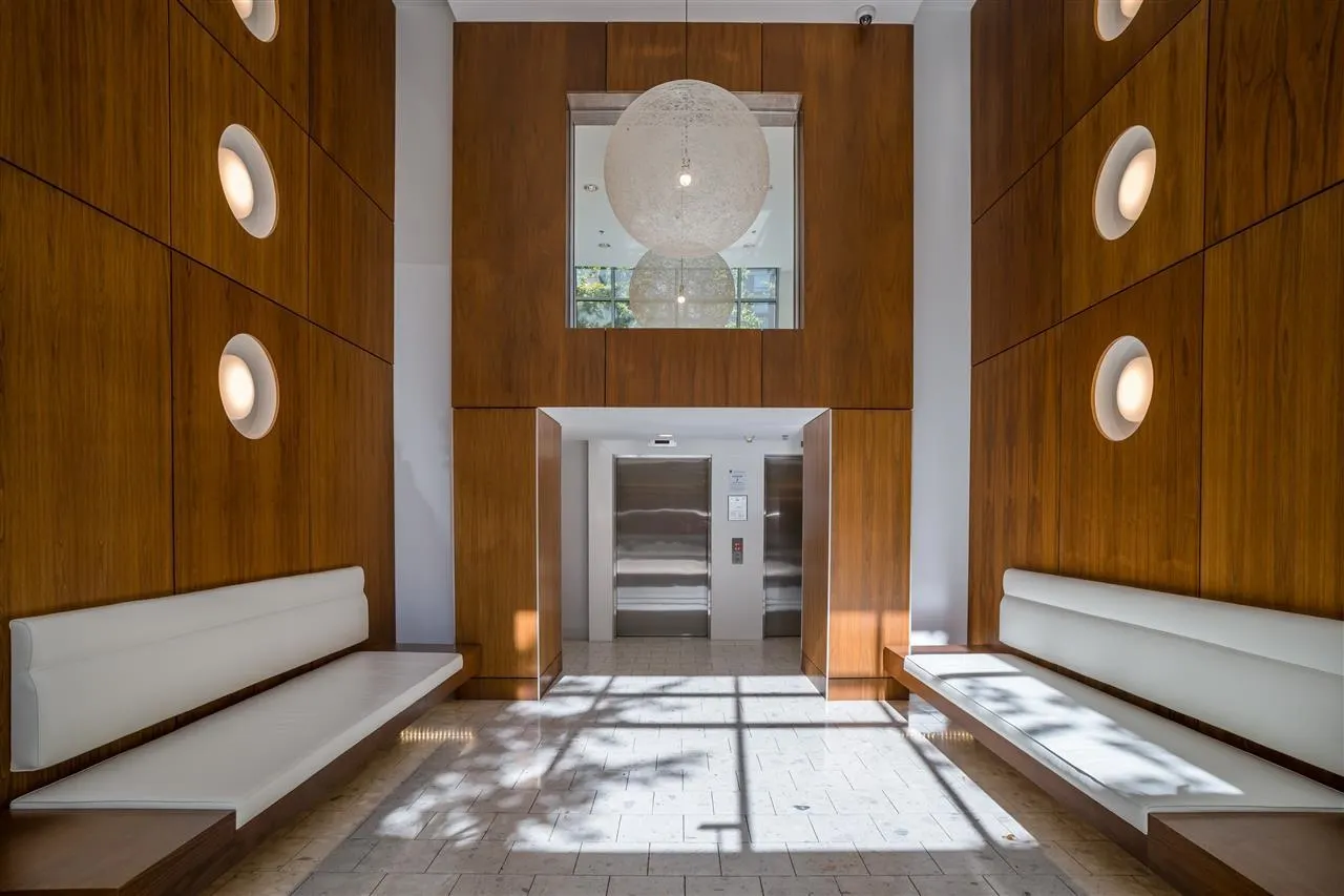 2102 1225 Richards Street