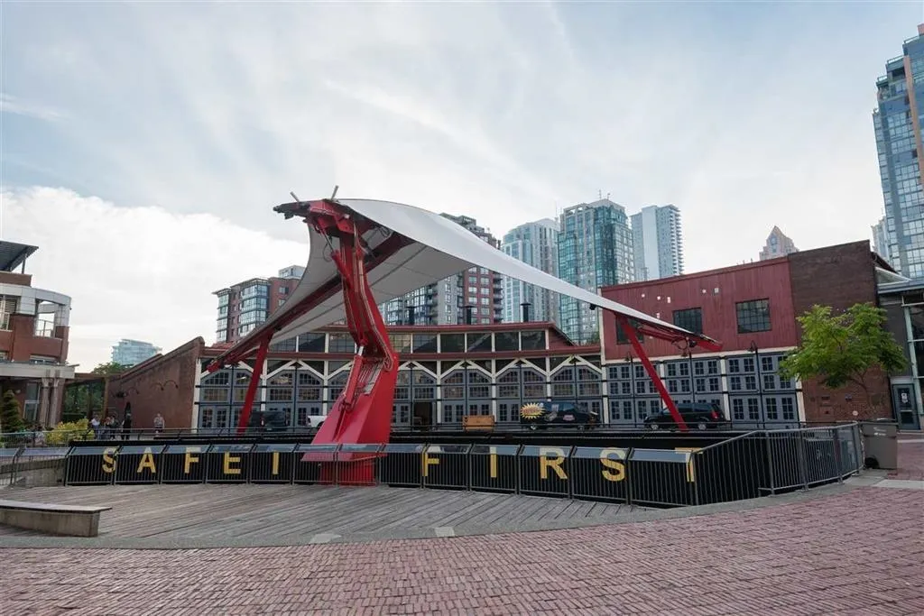 2102 1225 Richards Street