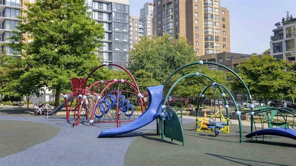 2102 1225 Richards Street