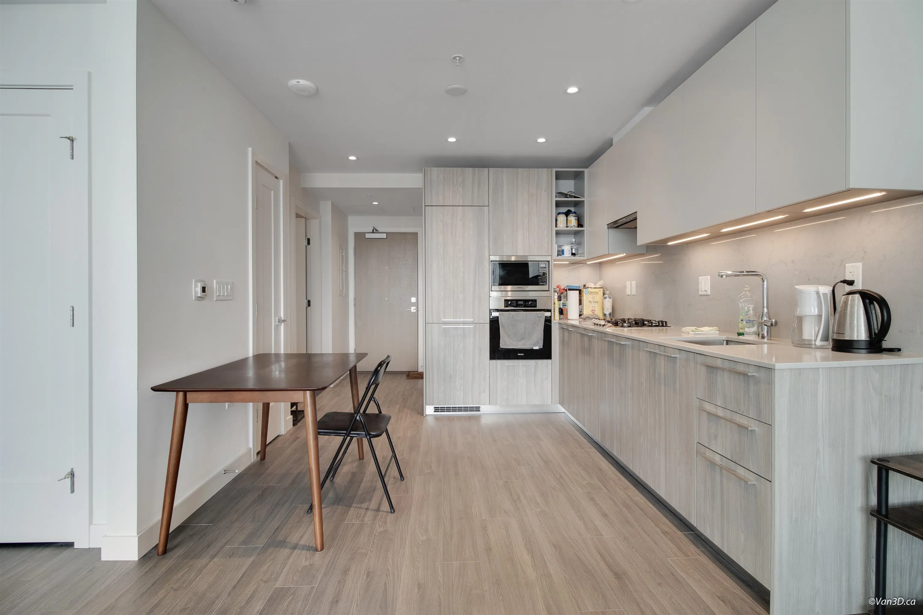 2703 6699 Dunblane Avenue