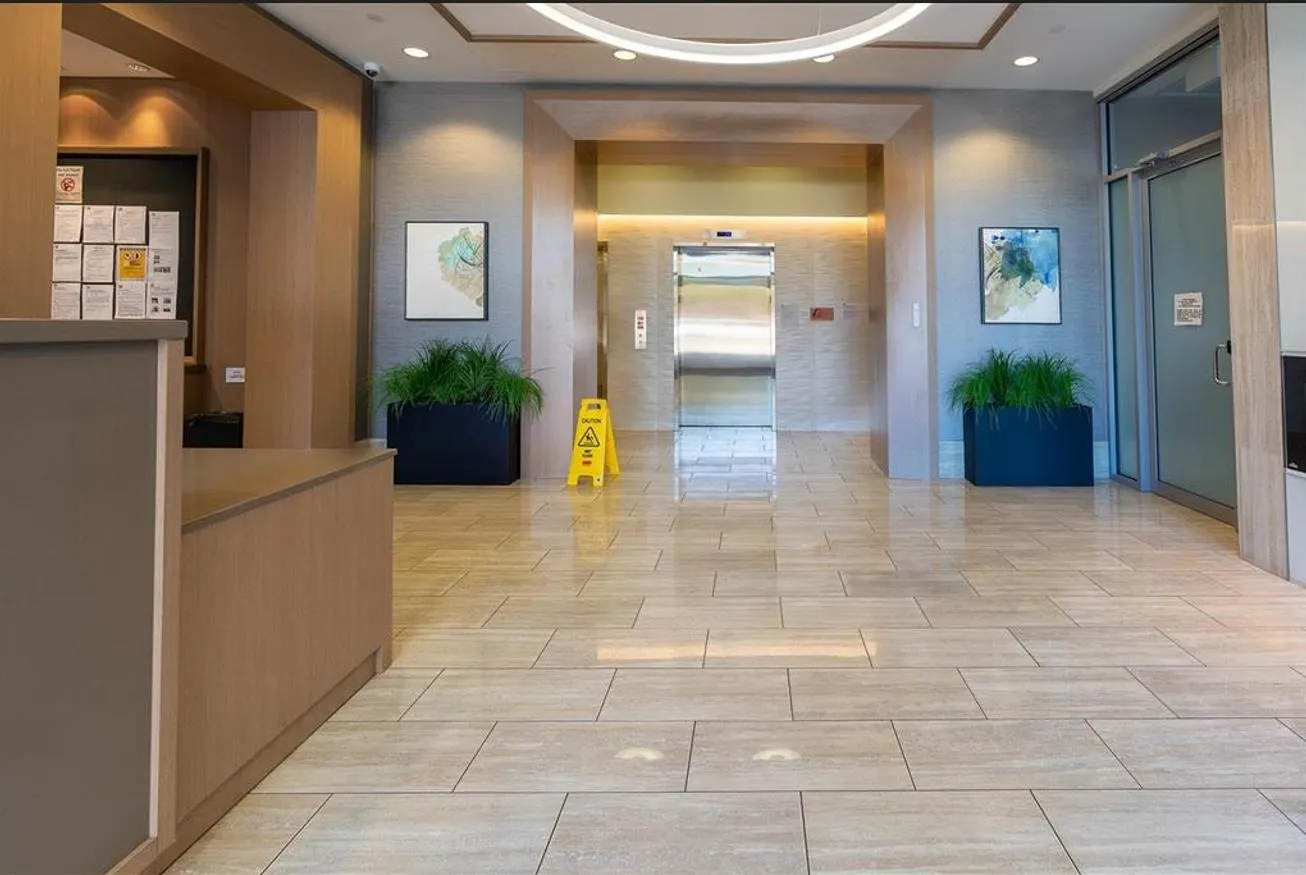 2612 13398 104 Avenue