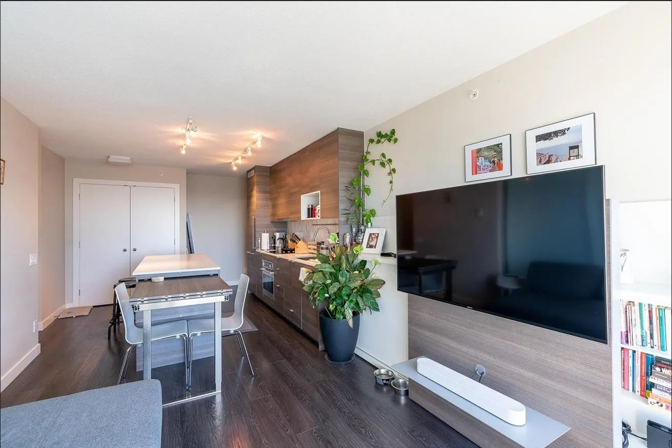 2612 13398 104 Avenue