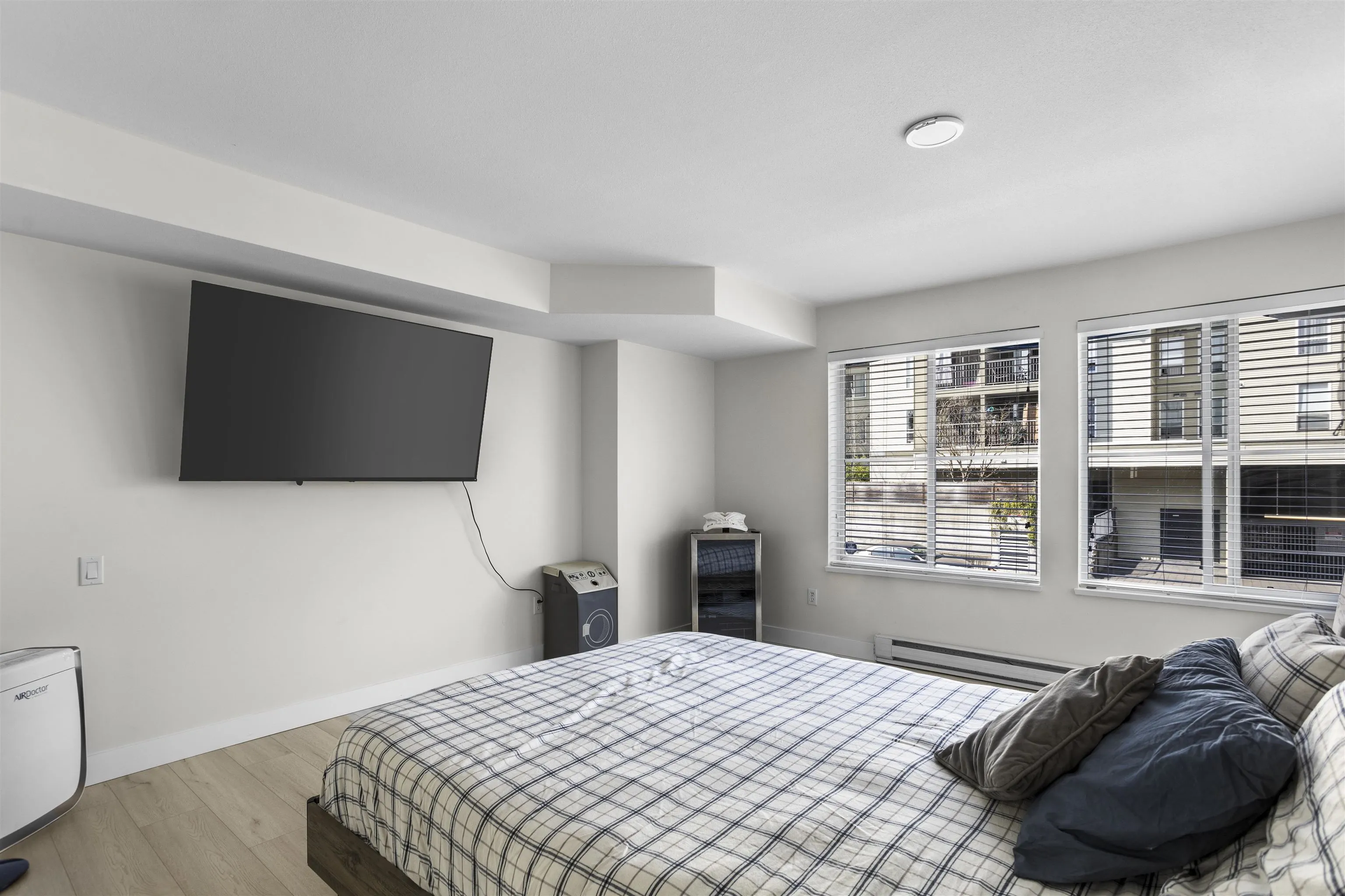 201 22351 St. Anne Street