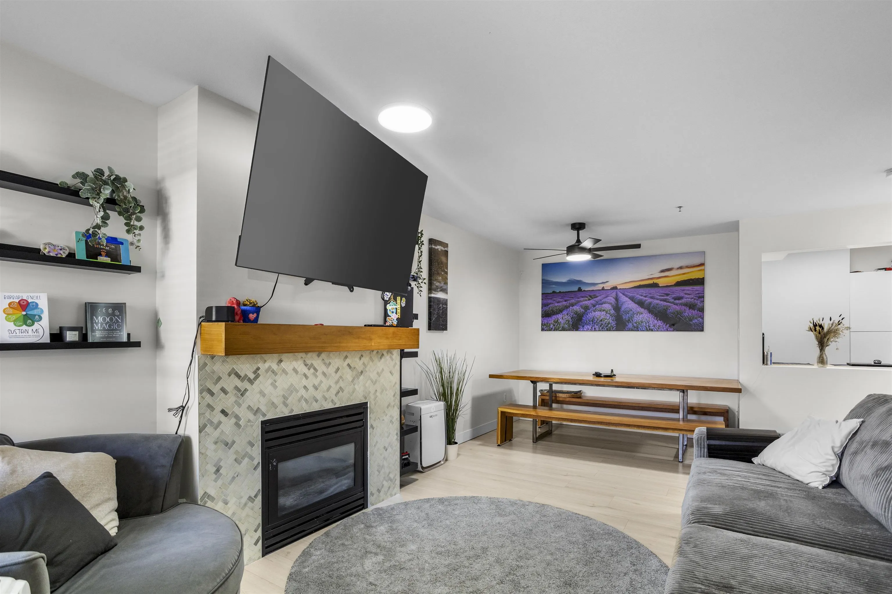 201 22351 St. Anne Street