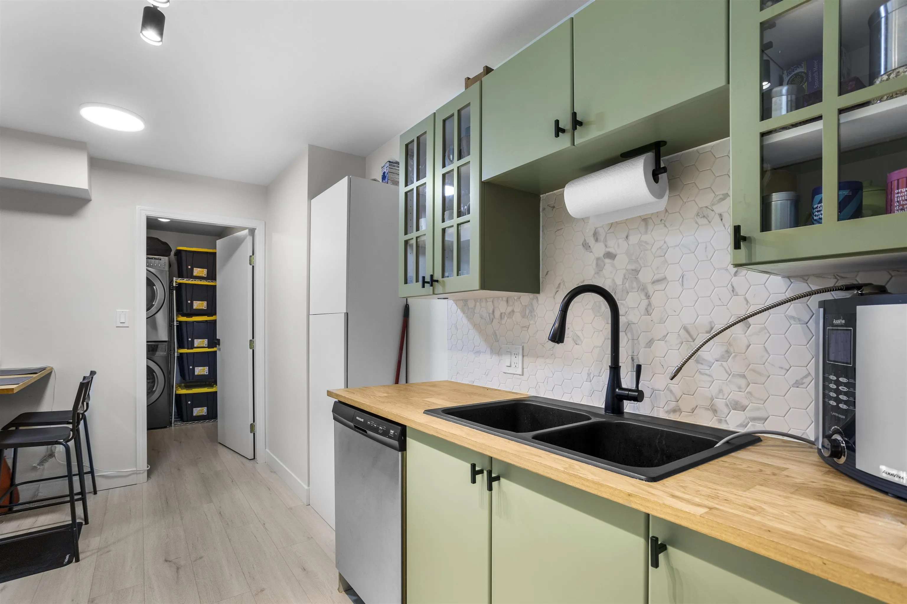 201 22351 St. Anne Street