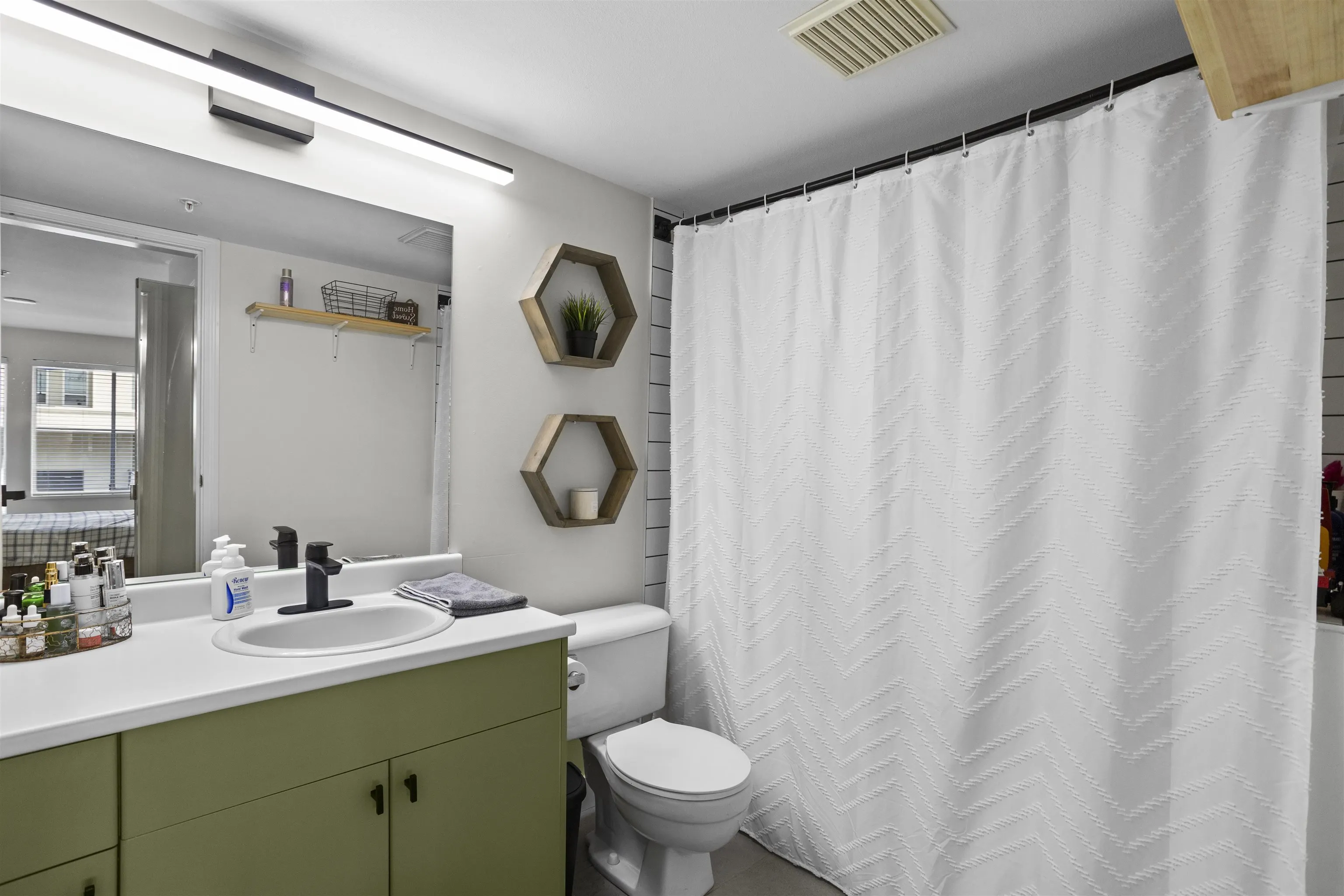 201 22351 St. Anne Street