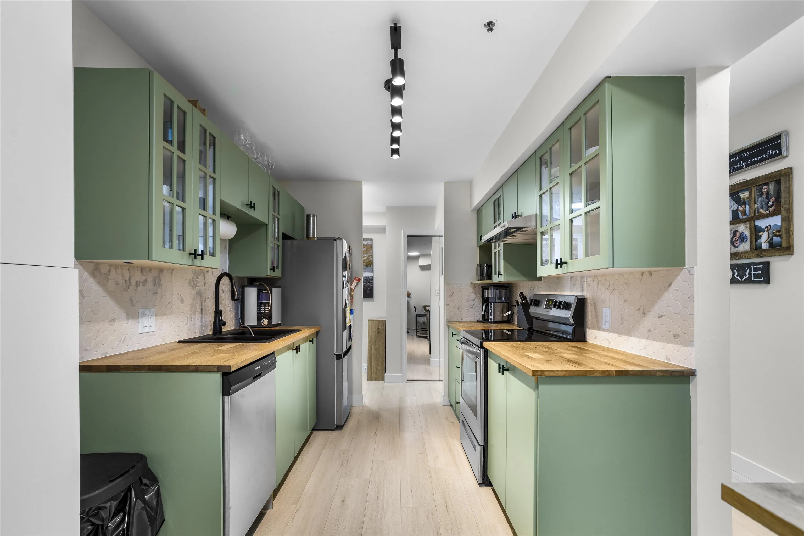 201 22351 St. Anne Street