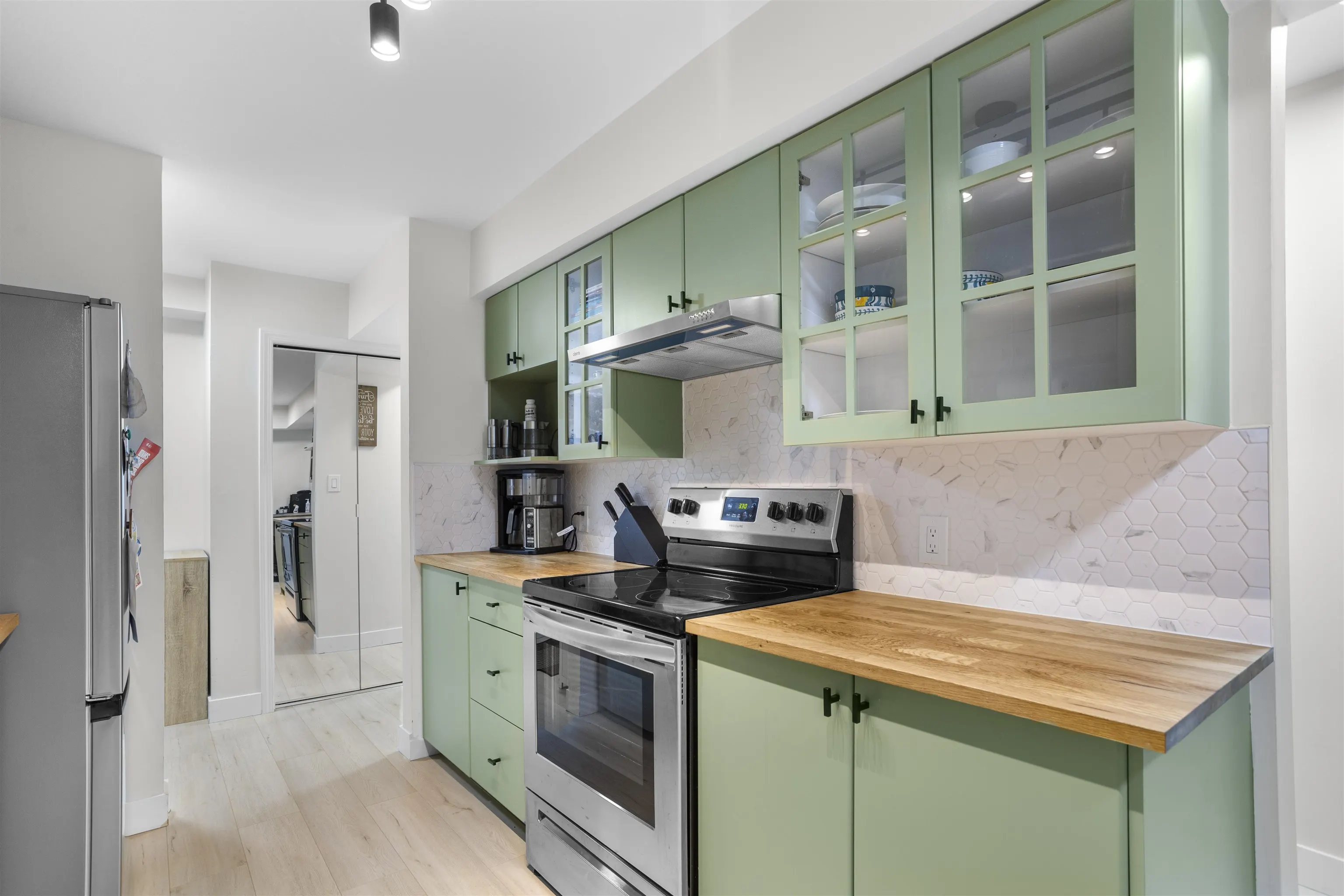 201 22351 St. Anne Street