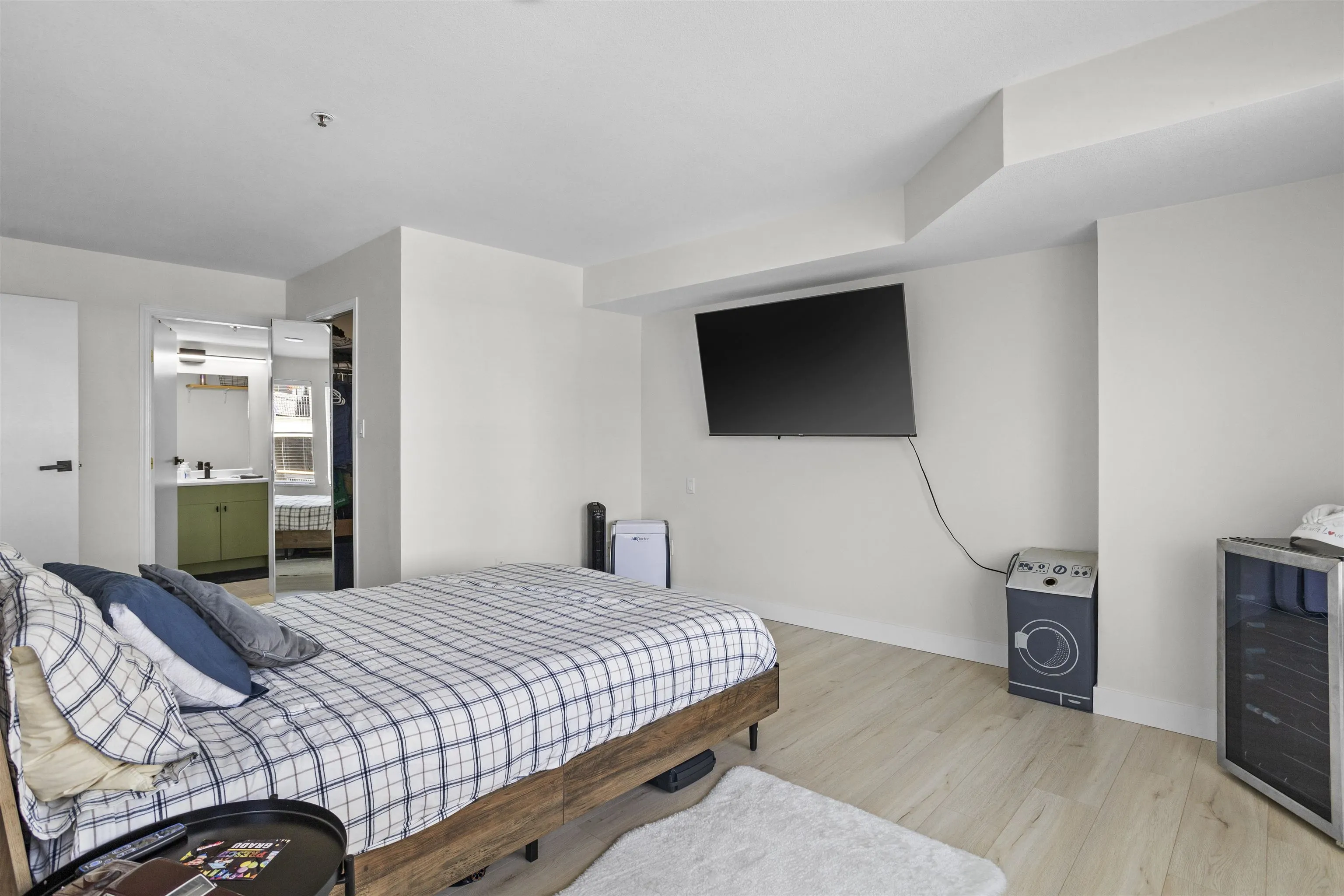 201 22351 St. Anne Street