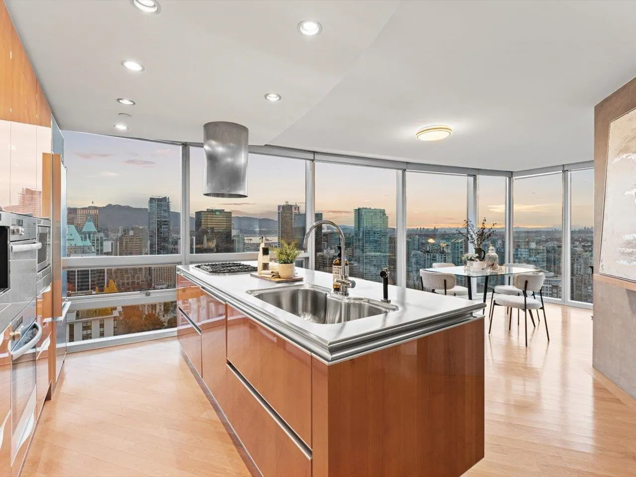 3204 938 Nelson Street