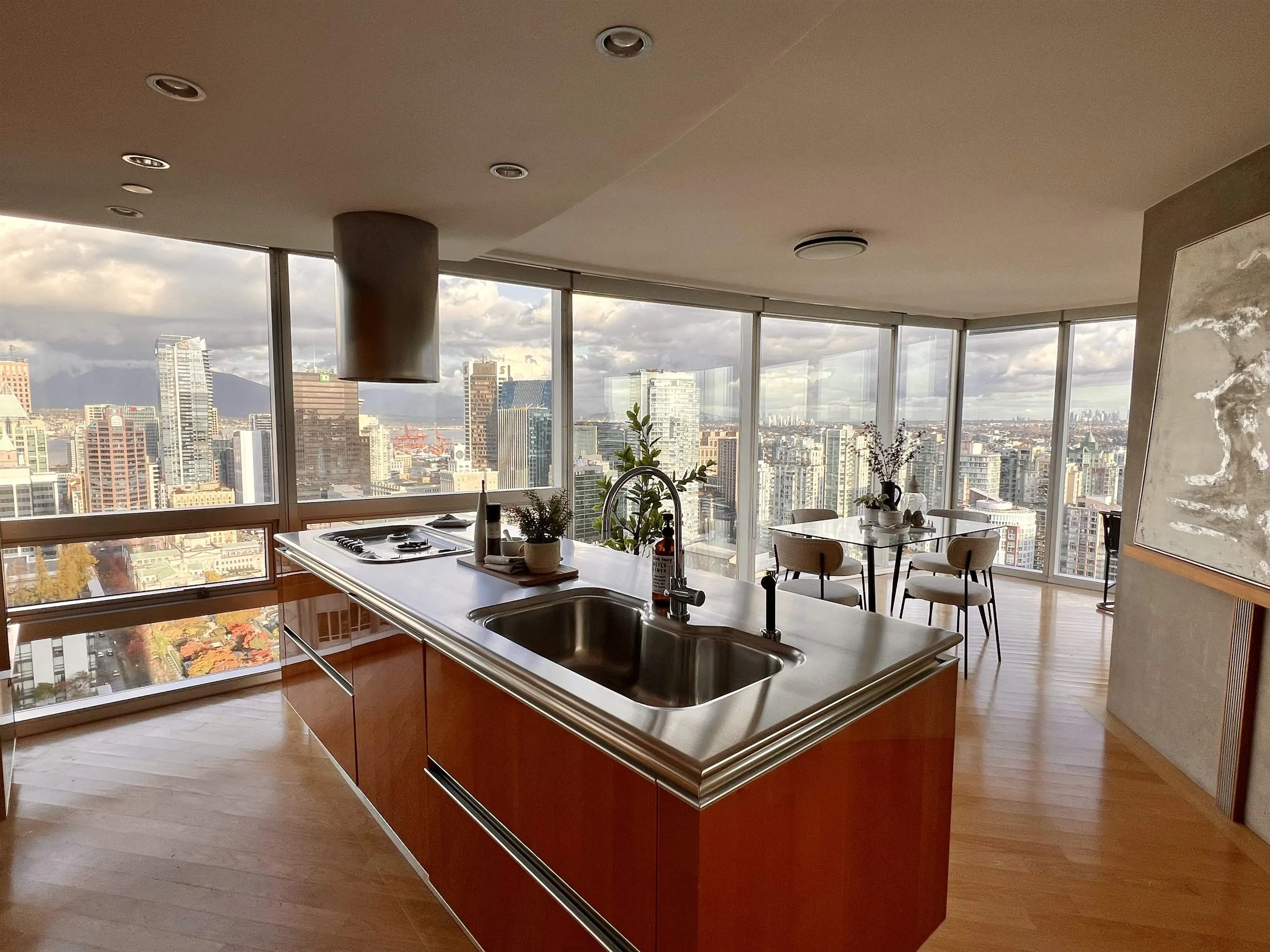 3204 938 Nelson Street