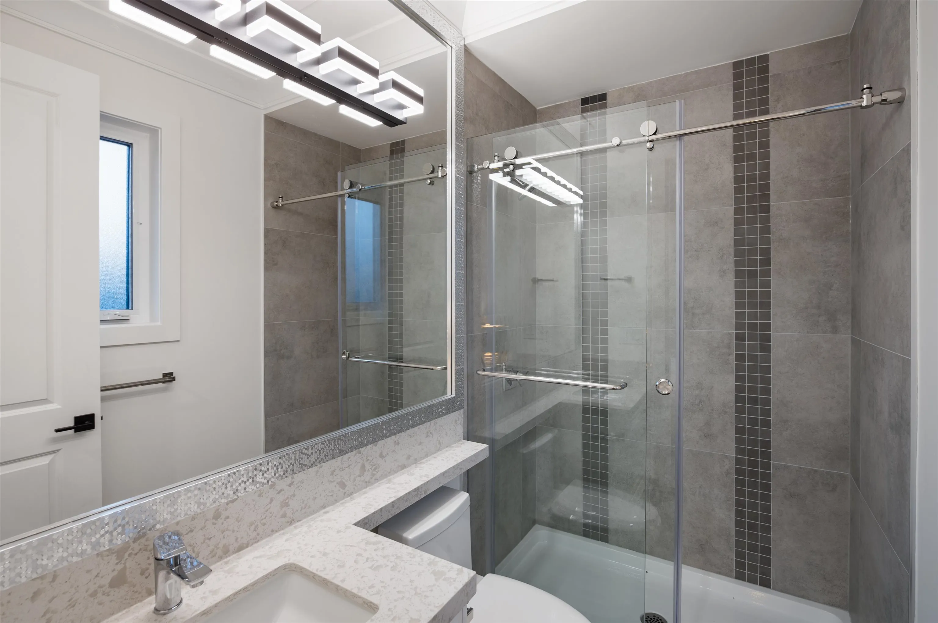 9031 Pinewell Crescent