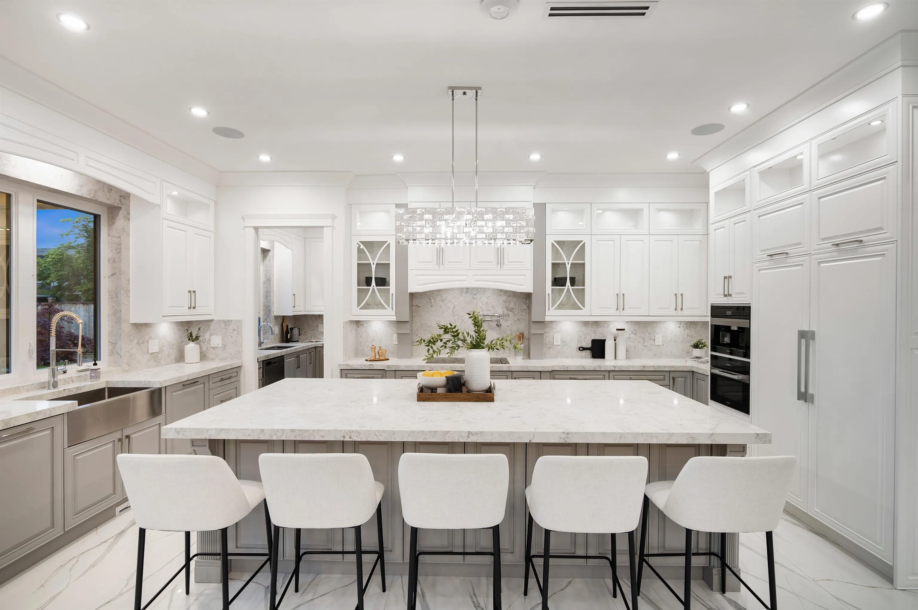 9031 Pinewell Crescent