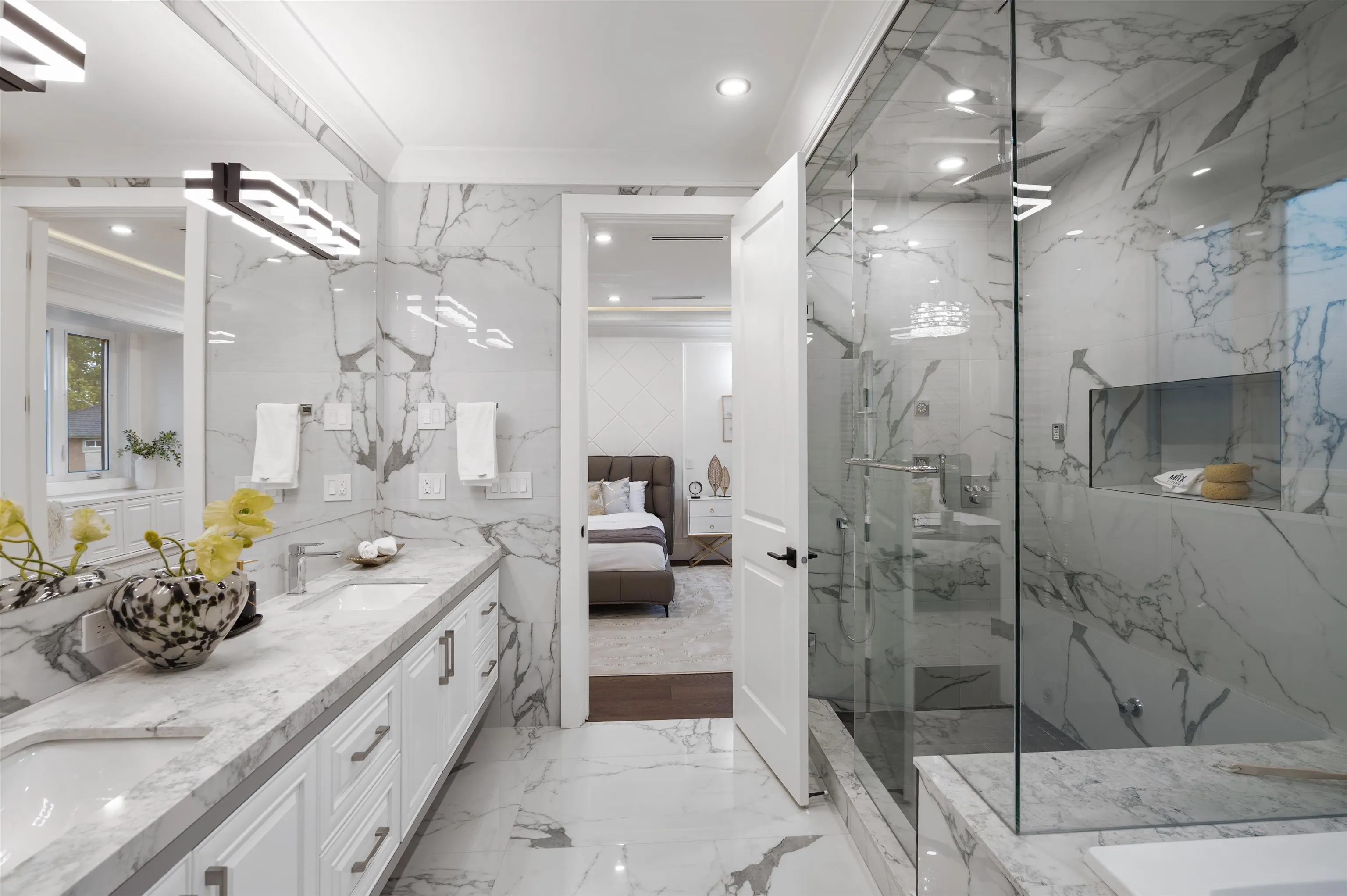 9031 Pinewell Crescent