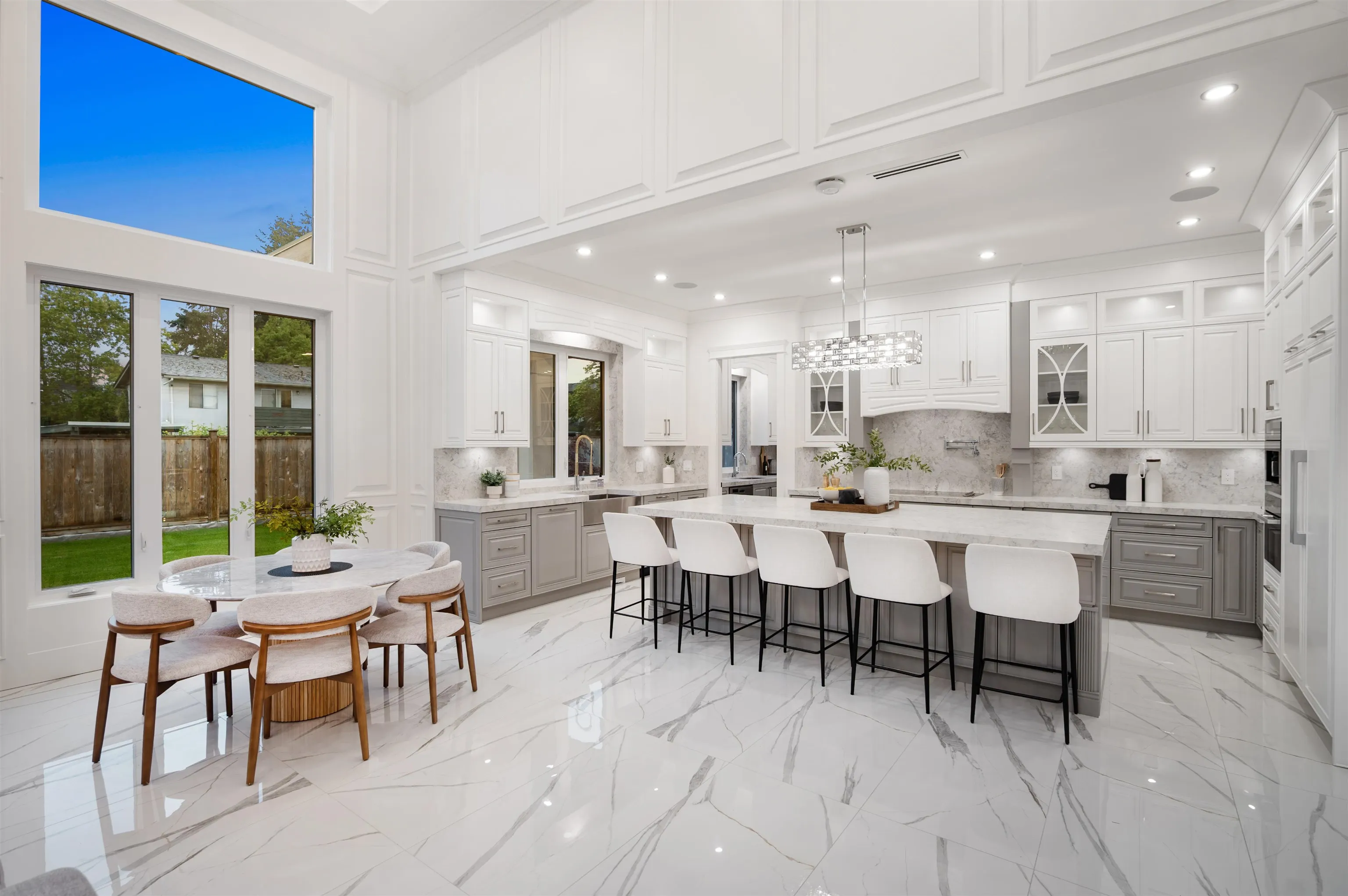 9031 Pinewell Crescent