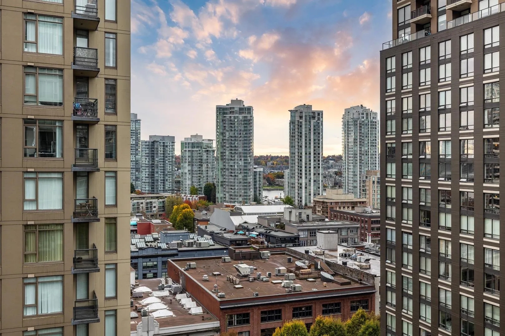 1107 1010 Richards Street