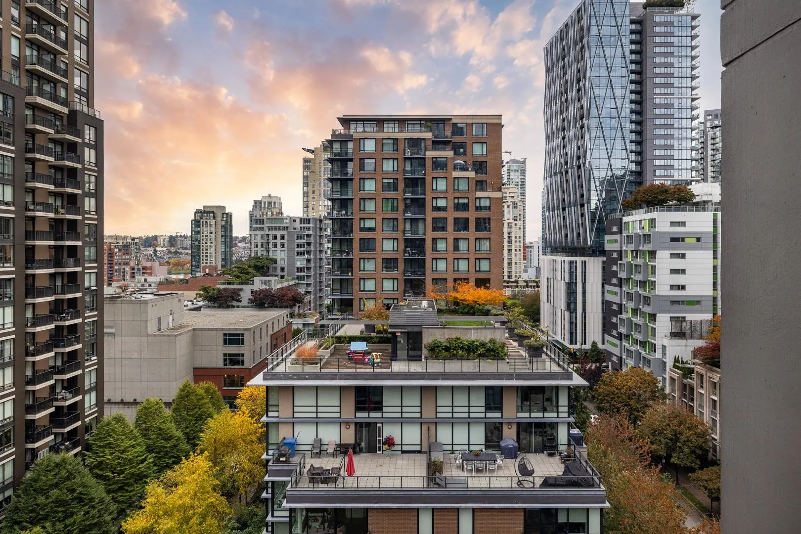 1107 1010 Richards Street