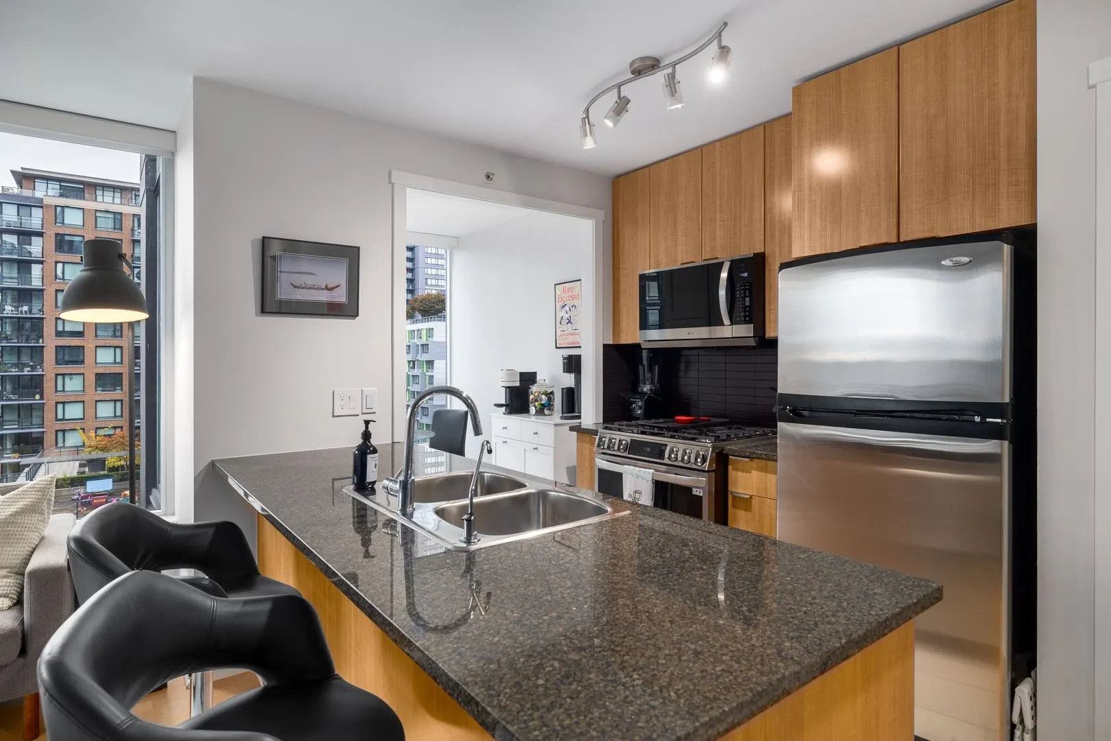 1107 1010 Richards Street