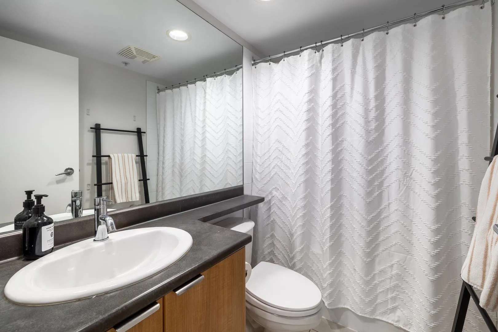 1107 1010 Richards Street