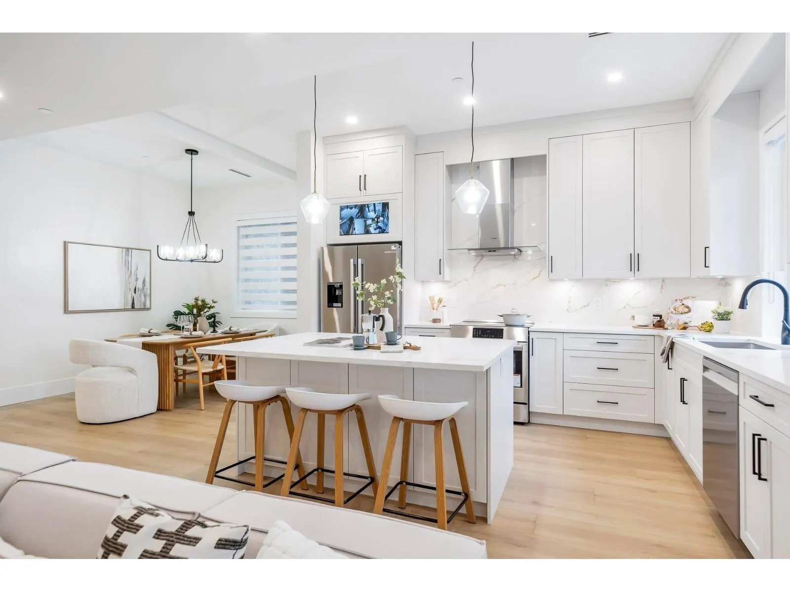 15570 Oxenham Avenue